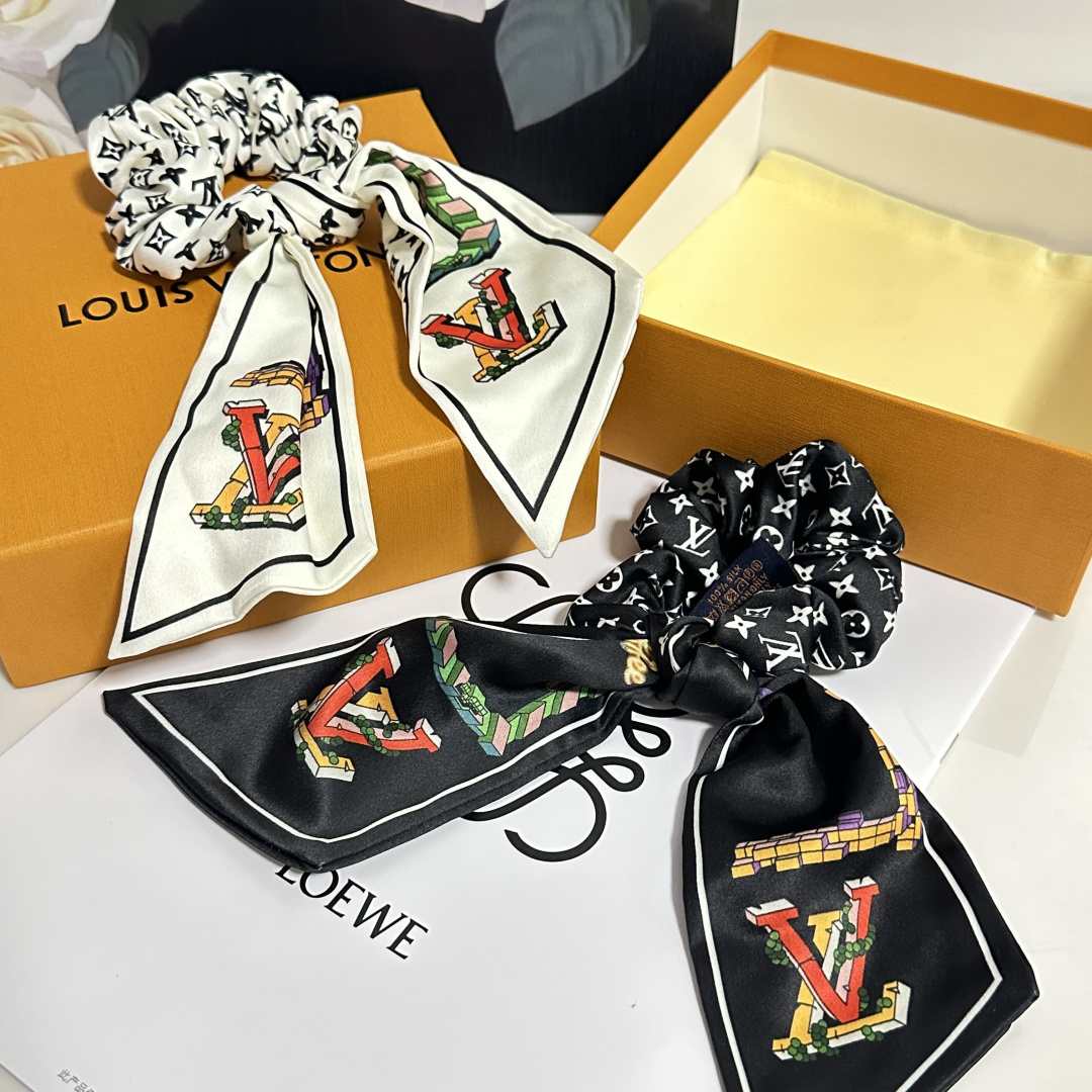 配专柜包装Lv（路易威登）最新真丝轻奢发圈小仙女快入手特殊材质 不嘞头可盐可甜～