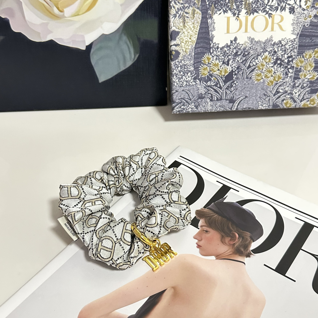 配专柜包装DIOR（迪奥）最新CD轻奢发圈小仙女快入手特殊材质 不嘞头可盐可甜～