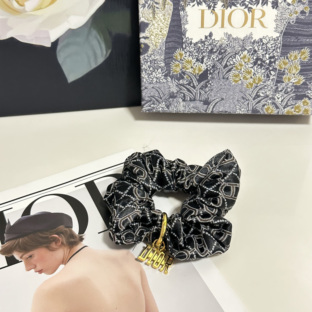 配专柜包装DIOR（迪奥）最新CD轻奢发圈小仙女快入手特殊材质 不嘞头可盐可甜～