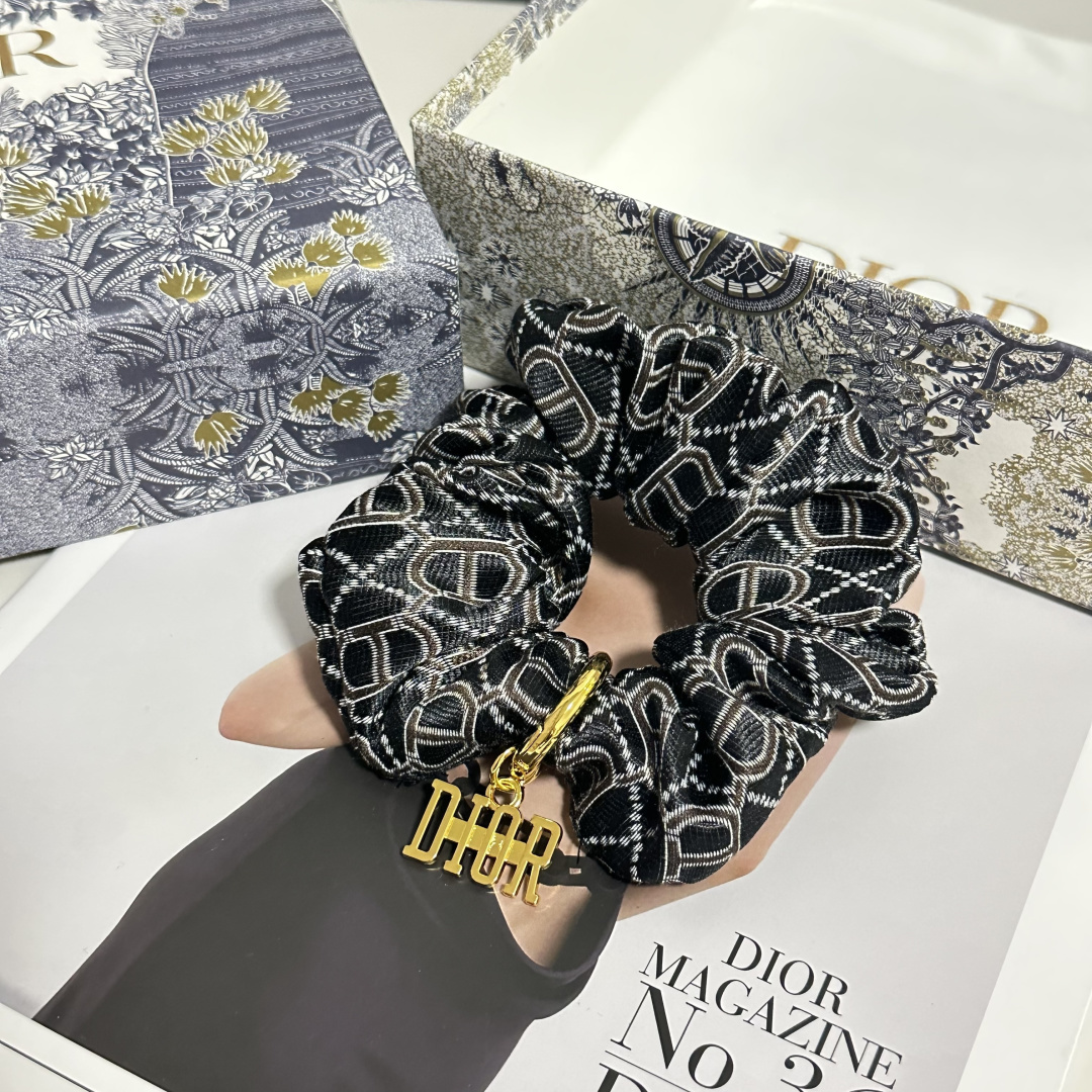 配专柜包装DIOR（迪奥）最新CD轻奢发圈小仙女快入手特殊材质 不嘞头可盐可甜～