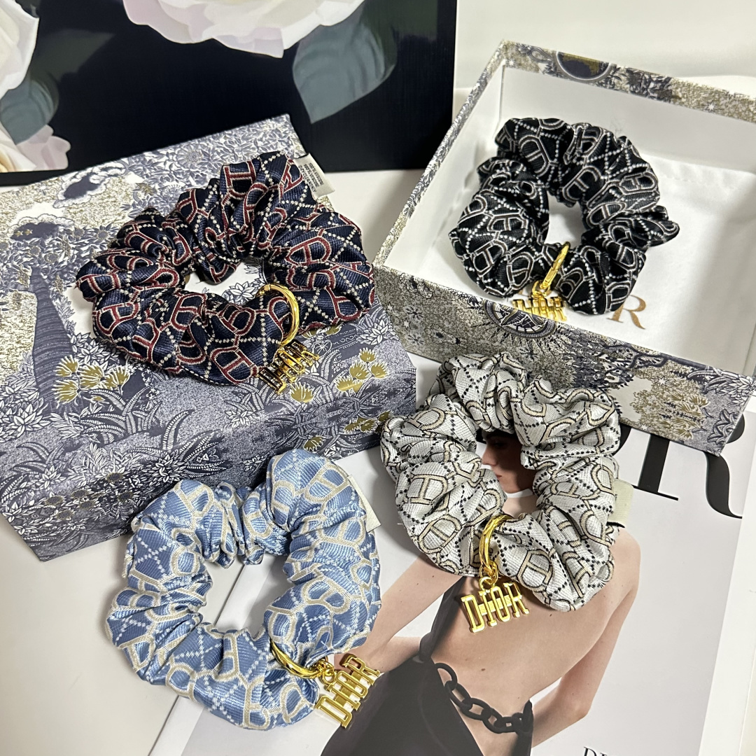 配专柜包装DIOR（迪奥）最新CD轻奢发圈小仙女快入手特殊材质 不嘞头可盐可甜～