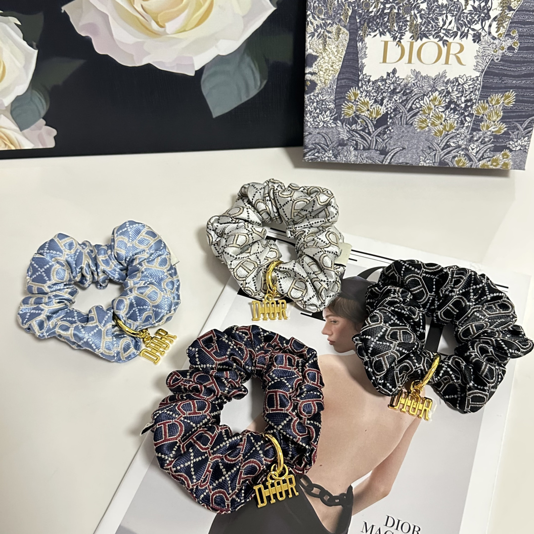 配专柜包装DIOR（迪奥）最新CD轻奢发圈小仙女快入手特殊材质 不嘞头可盐可甜～