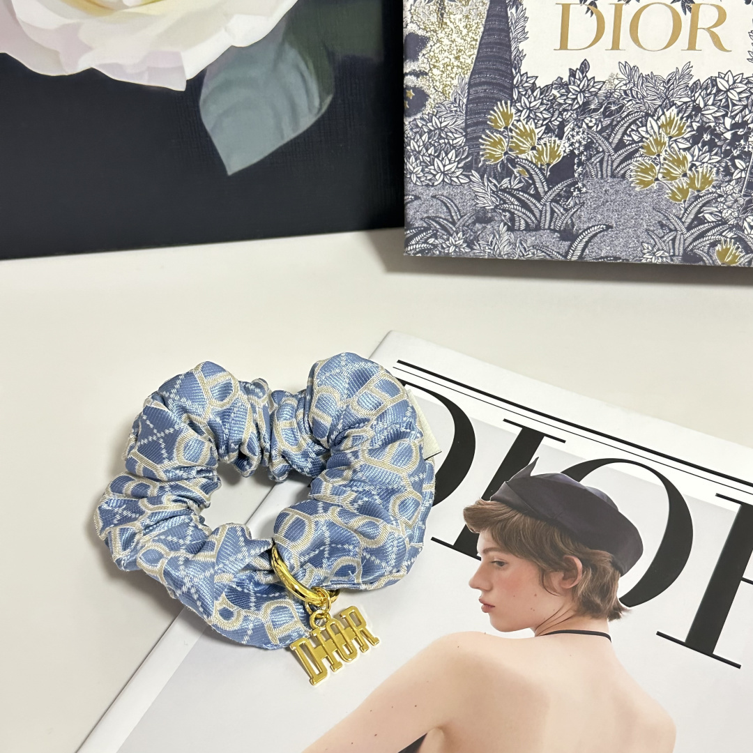 配专柜包装DIOR（迪奥）最新CD轻奢发圈小仙女快入手特殊材质 不嘞头可盐可甜～