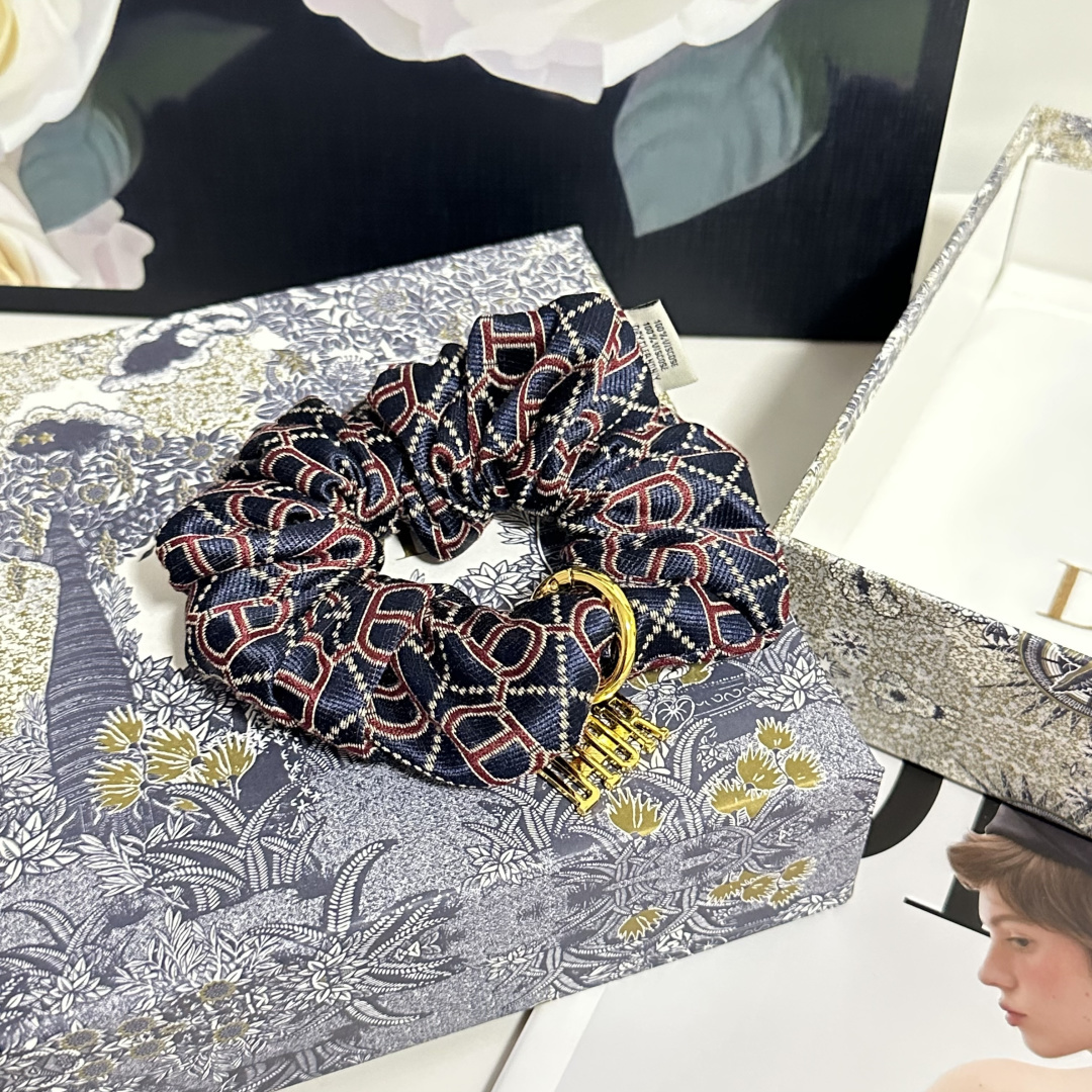 配专柜包装DIOR（迪奥）最新CD轻奢发圈小仙女快入手特殊材质 不嘞头可盐可甜～