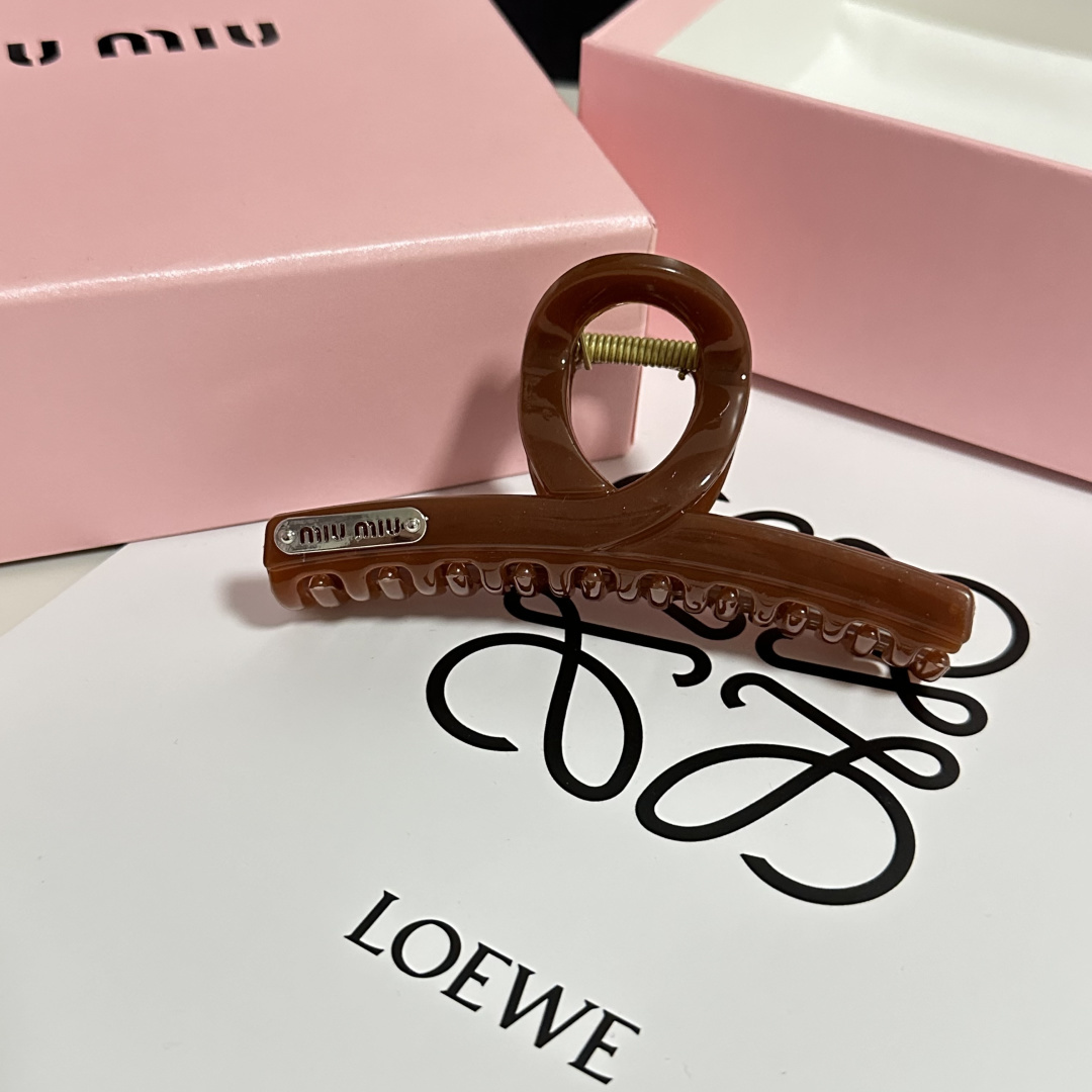 （单个）配专柜包装 MiuMiu（缪缪）最新爆款来啦✨💫中古vintage复古抓夹优雅的girl值得入手