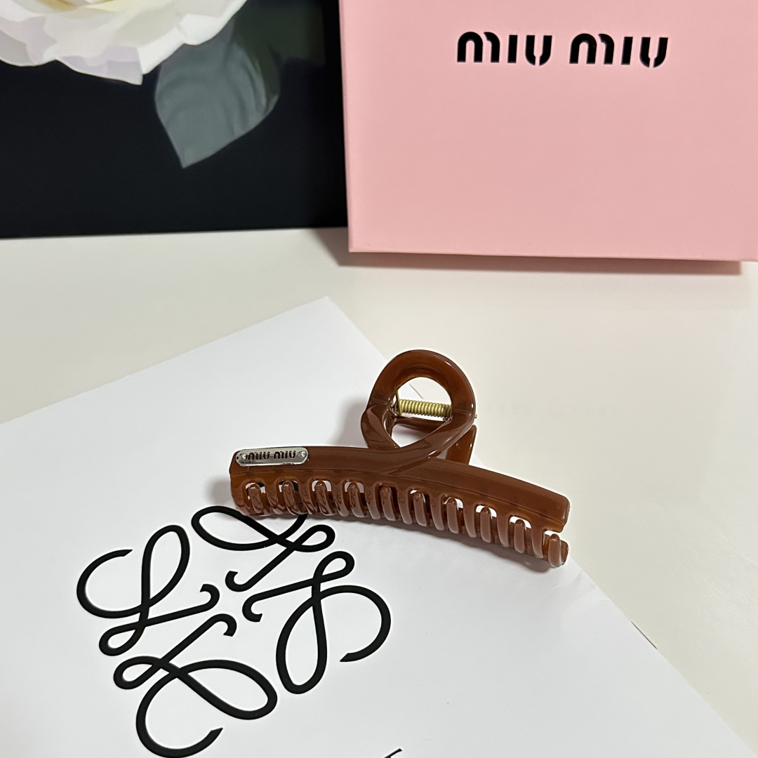 （单个）配专柜包装 MiuMiu（缪缪）最新爆款来啦✨💫中古vintage复古抓夹优雅的girl值得入手