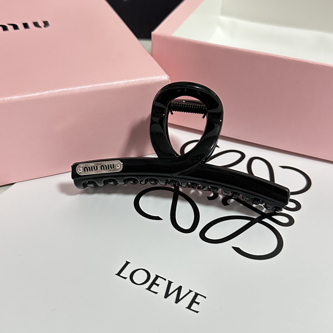 （单个）配专柜包装 MiuMiu（缪缪）最新爆款来啦✨💫中古vintage复古抓夹优雅的girl值得入手