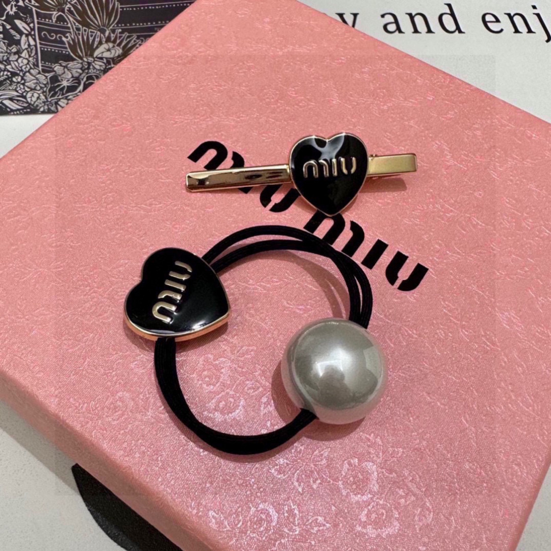 （两件套） 配全套包装MiuMiu（缪缪）今年最好卖的新款Vintage中古复古发夹超仙的一对 时髦精 