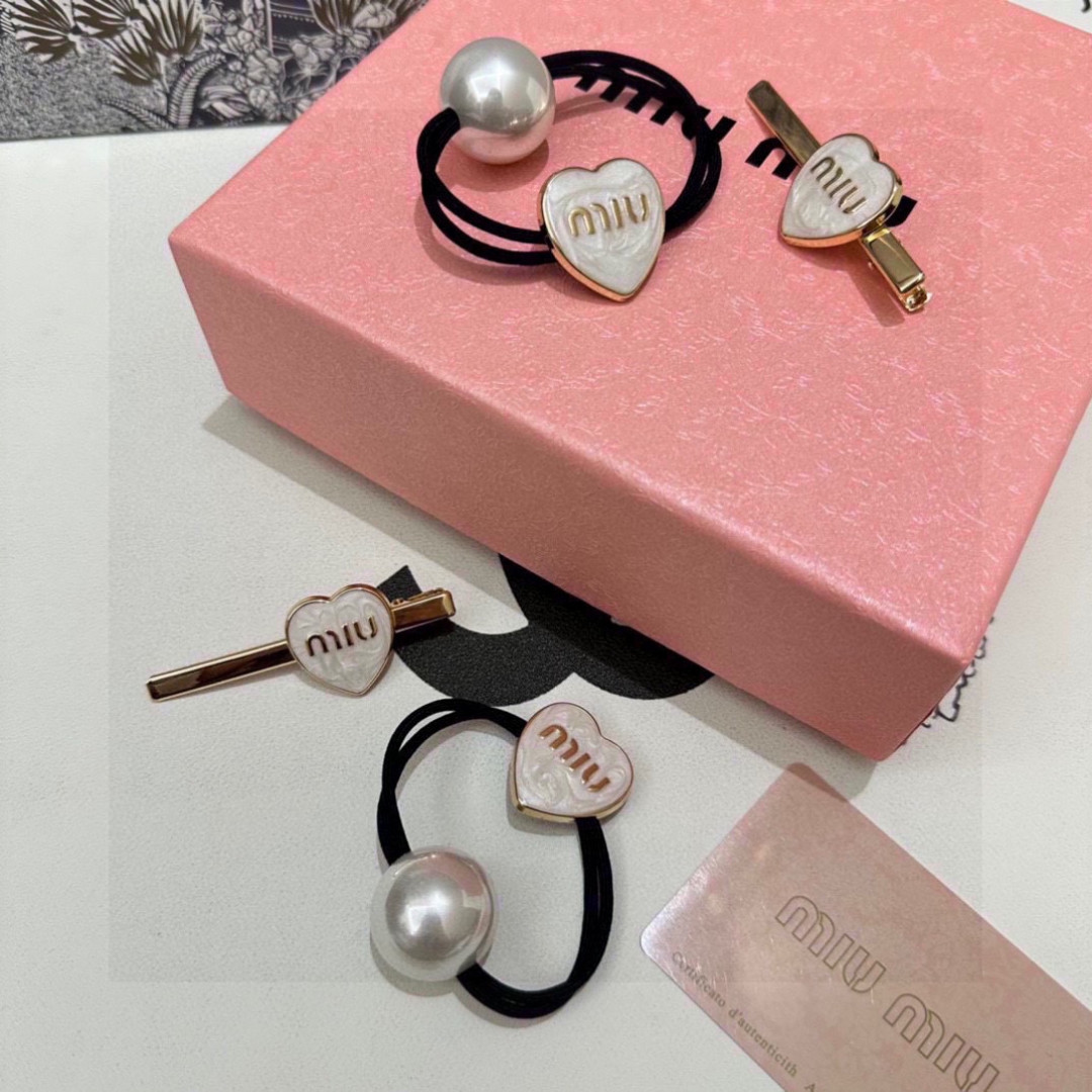 （两件套） 配全套包装MiuMiu（缪缪）今年最好卖的新款Vintage中古复古发夹超仙的一对 时髦精 