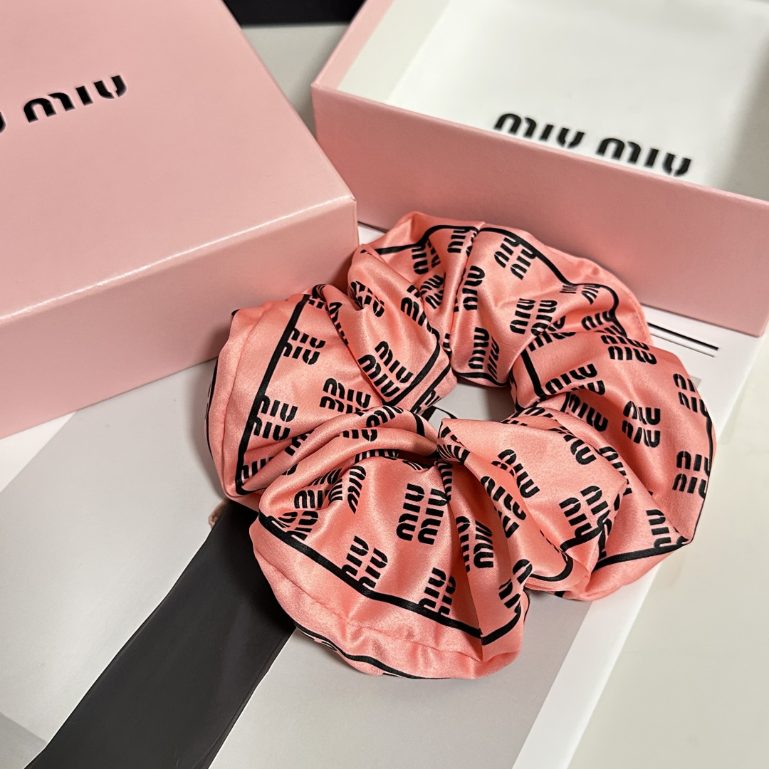 （单个）配全套包装MiuMiu（缪缪）爆款真丝发圈，专柜款出货一看就特别高档 超级百搭 必须自留