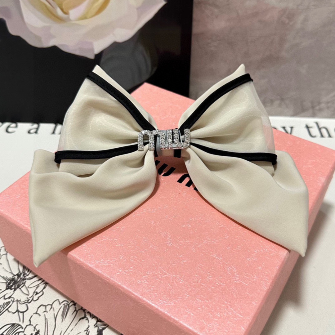 配专柜包装MiuMiu（缪缪）最新蝴蝶结中古欧根纱发夹#信我！人手必备的单品 这件必须买洋气神仙颜值💕💫