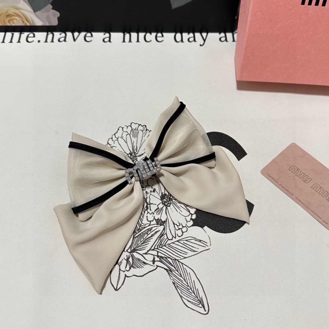 配专柜包装MiuMiu（缪缪）最新蝴蝶结中古欧根纱发夹#信我！人手必备的单品 这件必须买洋气神仙颜值💕💫