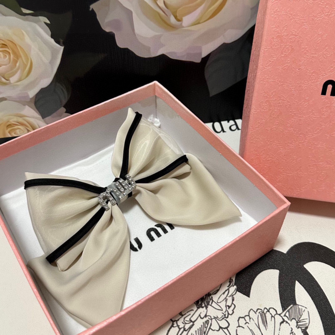 配专柜包装MiuMiu（缪缪）最新蝴蝶结中古欧根纱发夹#信我！人手必备的单品 这件必须买洋气神仙颜值💕💫