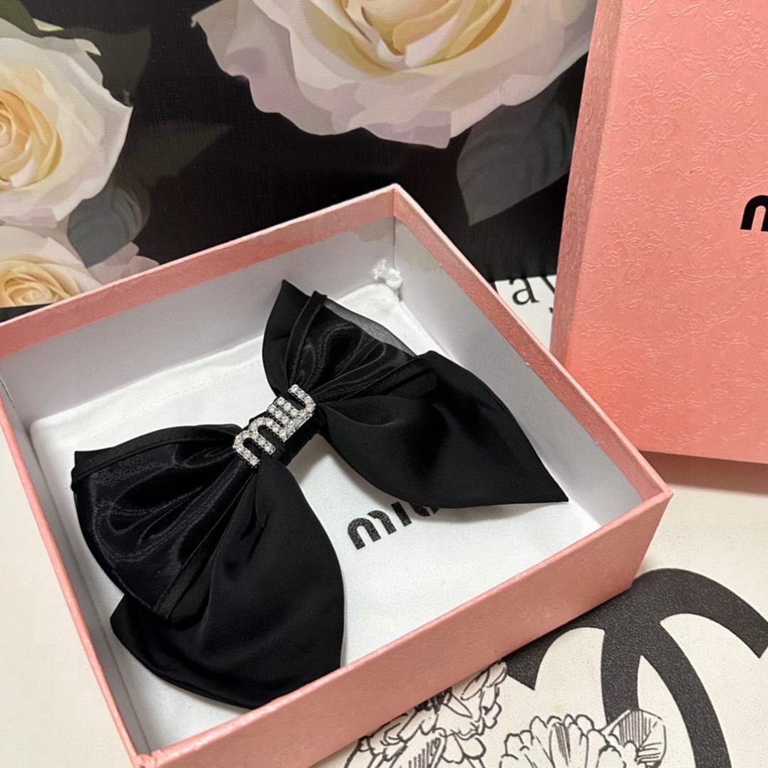 配专柜包装MiuMiu（缪缪）最新蝴蝶结中古欧根纱发夹#信我！人手必备的单品 这件必须买洋气神仙颜值💕💫