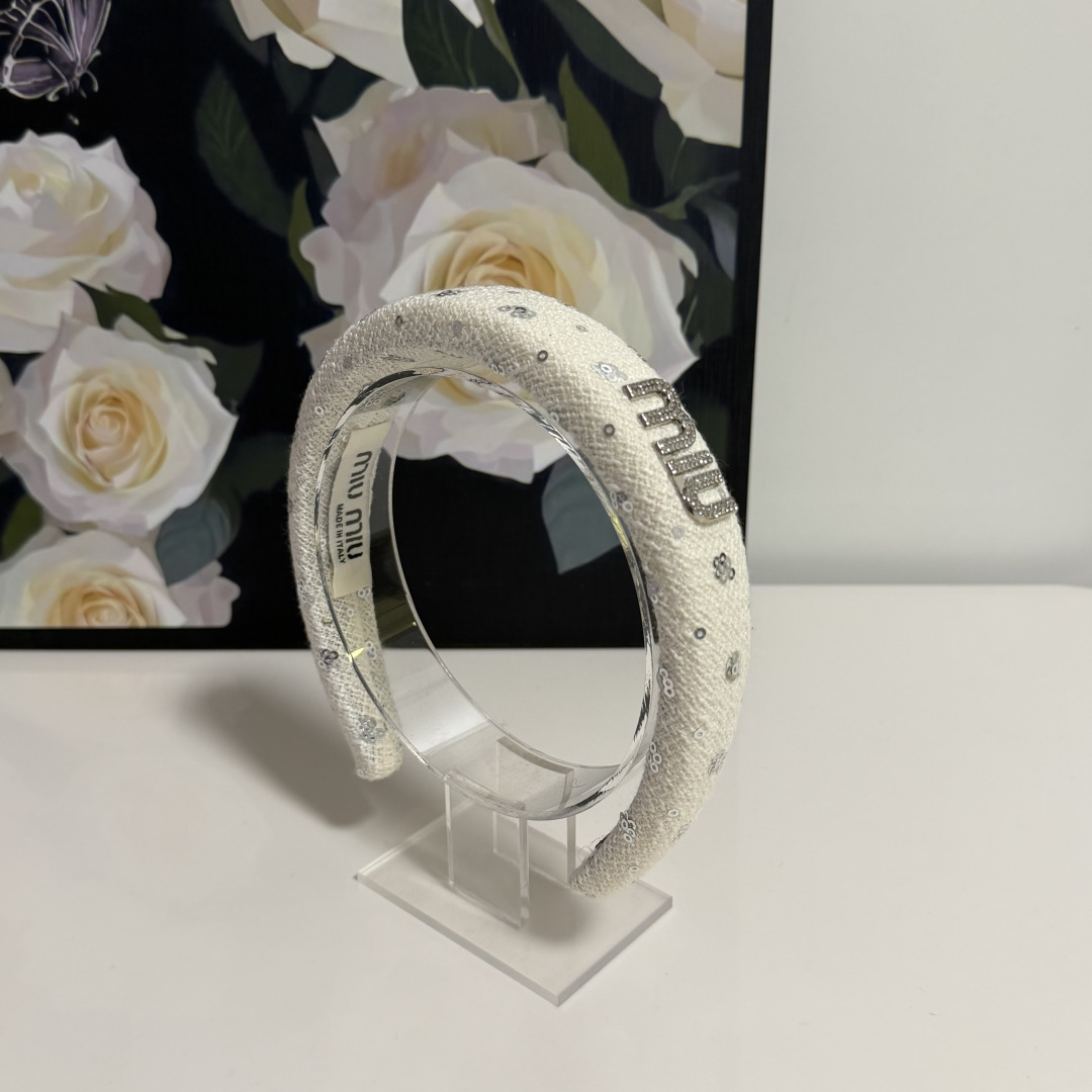 配专柜包装MiuMiu（缪缪）最新发箍小仙女快入手特殊材质 不嘞头可盐可甜～