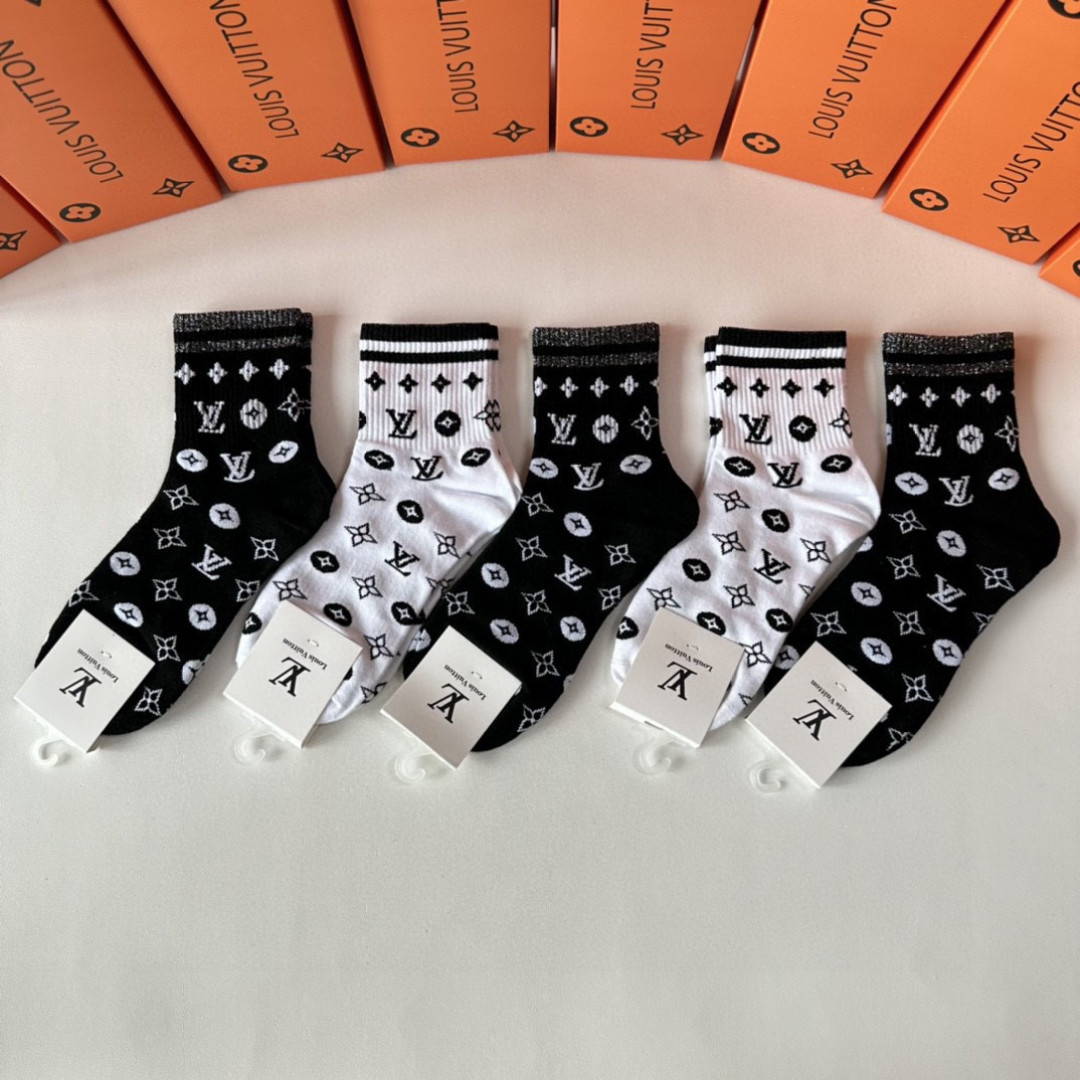 NO:719086,Special counter packaging LV (Louis Vuitton) new mid-length pile socks!  Five pairs in a box, synchronized tube socks at the counter, big brands going out on the street, must-have socks for fashionistas, stockings, socks, louis vuitton, louis vuitton, socks19860909特配专柜包装 LV（路易威登）新款中长款堆堆袜袜子！一盒五双,专柜同步筒袜袜子,大牌出街,潮人必备超好搭袜子,丝袜,袜子,louis vuitton,louis vuitton,socks,accessory