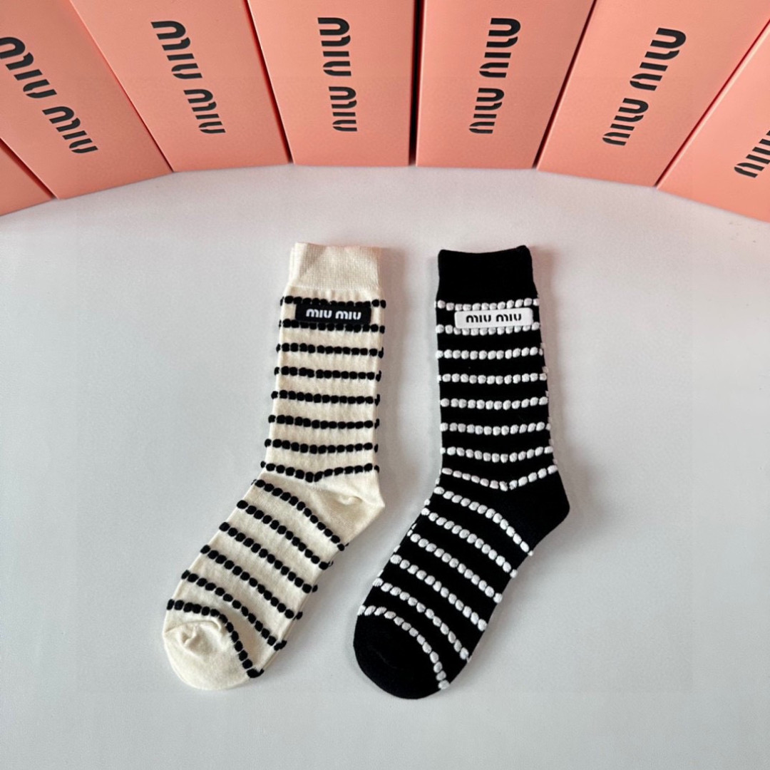 NO:719106,Special counter packaging MiuMiu's new striped cashmere pile socks!  Two pairs in a box, counter-synchronized socks, big brands out on the street, must-have socks for fashionistas, stockings, socks, miumiu, socks19860909特配专柜包装 MiuMiu（缪缪）新款条纹羊绒堆堆袜袜子！一盒两双,专柜同步款袜子,大牌出街,潮人必备超好搭袜子,丝袜,袜子,miumiu,socks,accessory