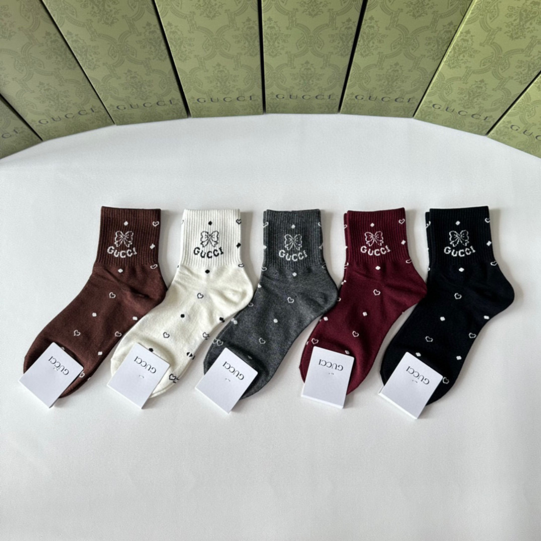 NO:719124,Specially equipped with counter packaging Gucci's new mid-length pile socks!  Five pairs in a box, synchronized tube socks at the counter, big brands going out on the street, must-have socks for fashionistas, stockings, socks, gucci, gucci, socks19860909特 配专柜包装 Gucci（古驰）新款中长款堆堆袜袜子！一盒五双,专柜同步筒袜袜子,大牌出街,潮人必备超好搭袜子,丝袜,袜子,gucci,gucci,socks,accessory