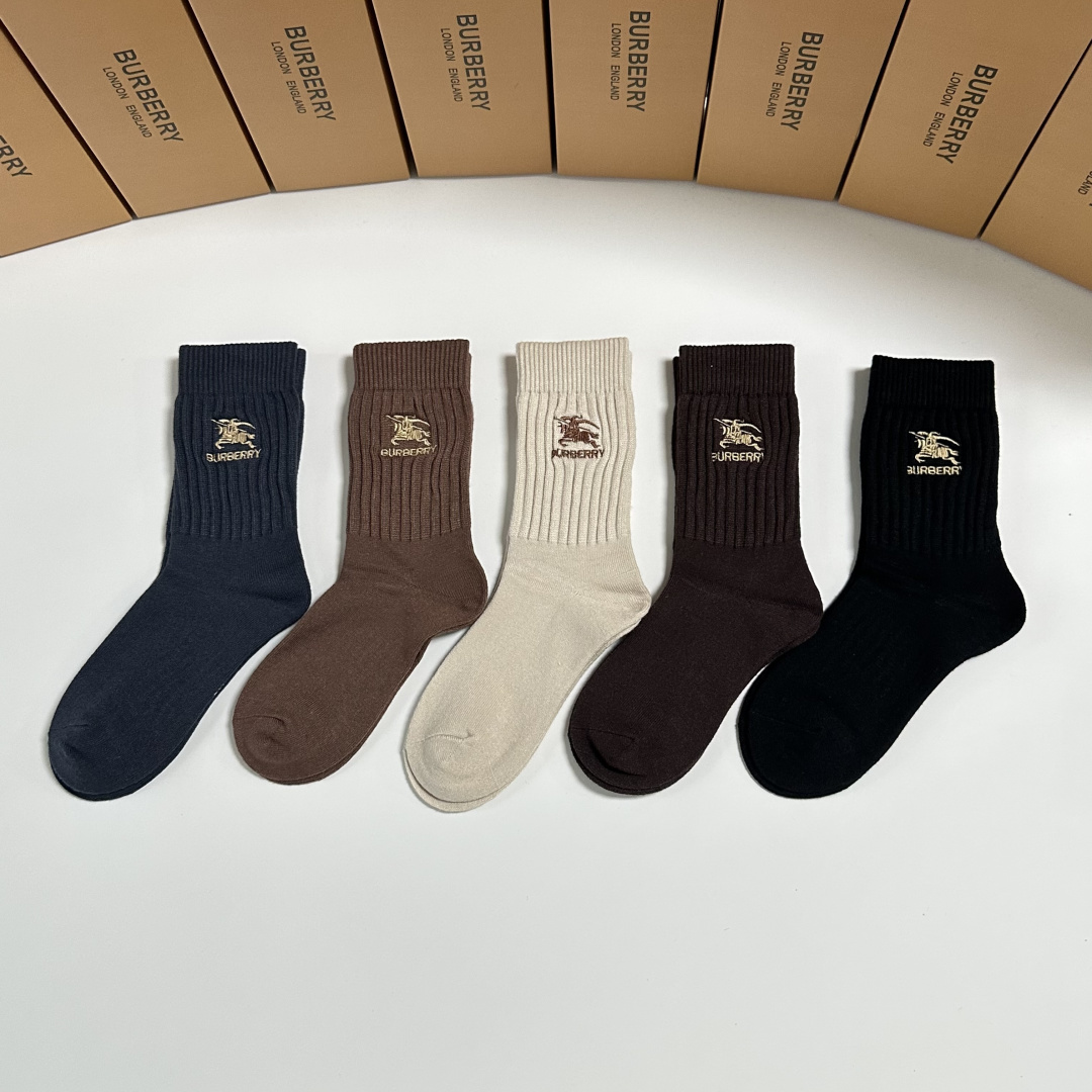 NO:719113,Specially packaged Burberry's new cashmere embroidered mid-length pile socks!  Five pairs in a box, counter-synchronized tube socks, big brands out on the street, fashionable people must have super matching socks, stockings, socks, burberry, burberry, socks19860909特 配包装 Burberry（巴宝莉）新款羊绒刺绣中长款堆堆袜袜子！一盒五双, 专柜同步筒款袜子,大牌出街,潮人必备超好搭袜子,丝袜,袜子,burberry,burberry,socks,accessory