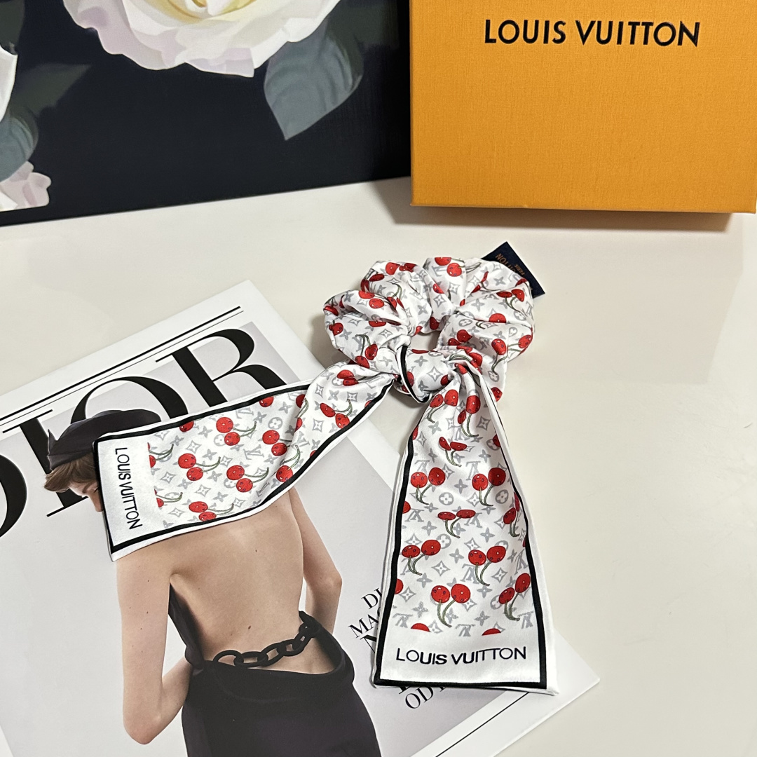 配专柜包装Lv（路易威登）最新真丝樱桃🍒轻奢发圈小仙女快入手特殊材质 不嘞头可盐可甜～