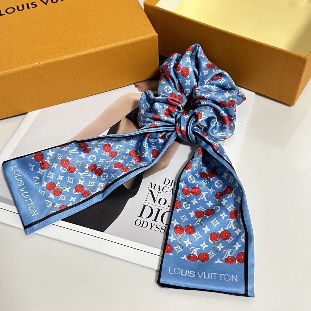 配专柜包装Lv（路易威登）最新真丝樱桃🍒轻奢发圈小仙女快入手特殊材质 不嘞头可盐可甜～