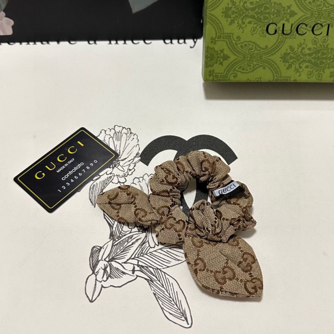 （单个）配全套包装Gucci（古驰）爆款老花兔耳朵发圈，专柜款出货一看就特别高档 超级百搭 必须自留