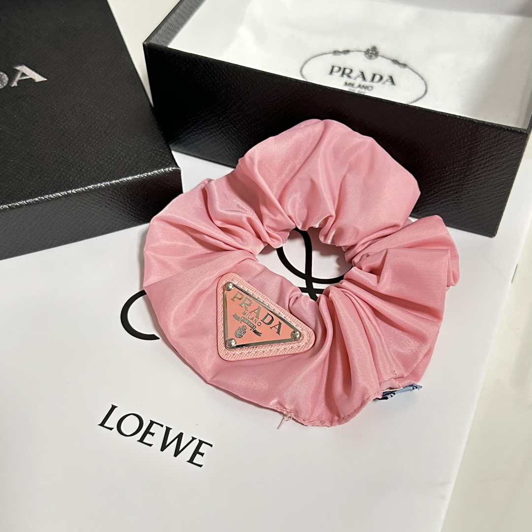 （单个）配全套包装Prada（普拉达）爆款发圈，专柜款出货一看就特别高档 超级百搭 必须自留