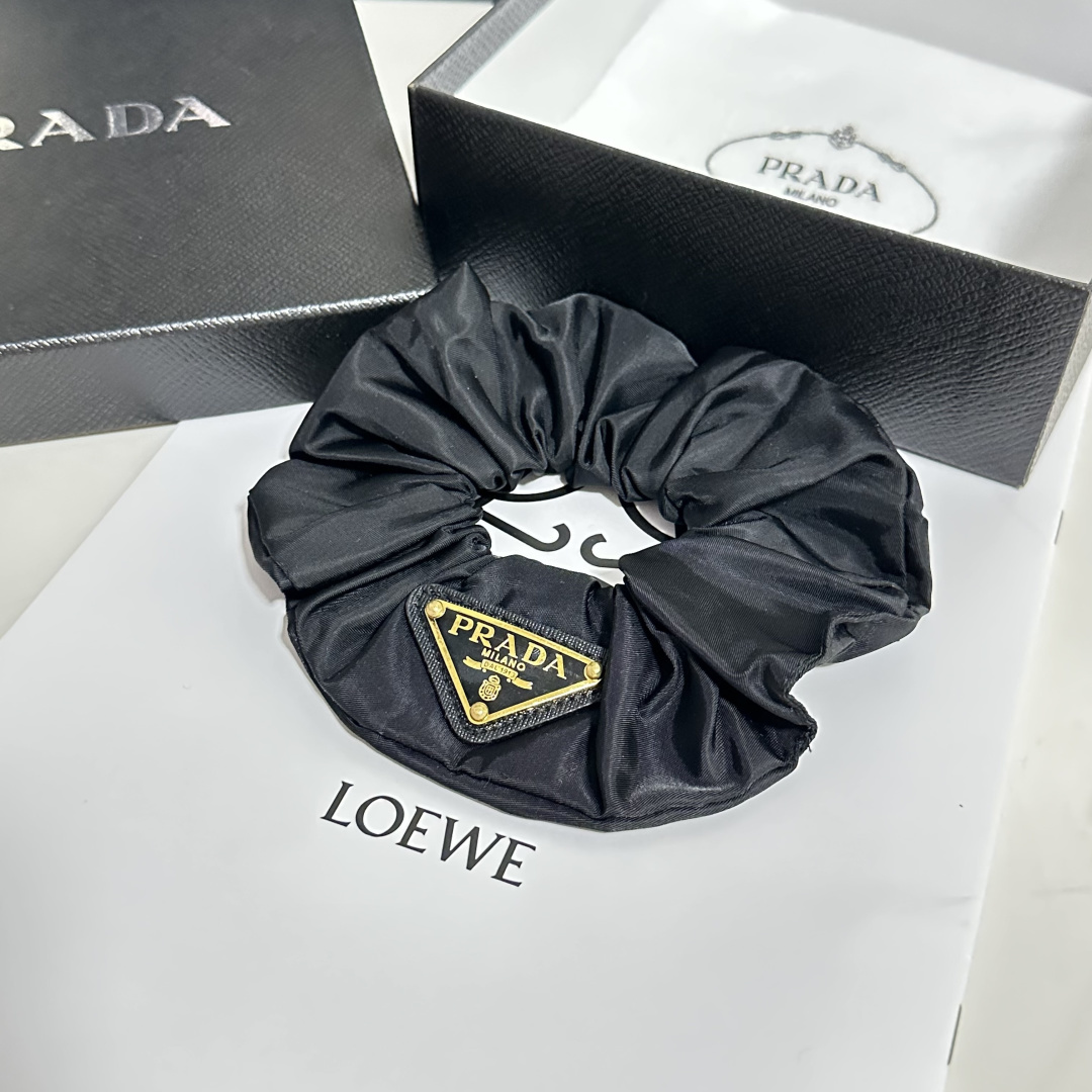 （单个）配全套包装Prada（普拉达）爆款发圈，专柜款出货一看就特别高档 超级百搭 必须自留