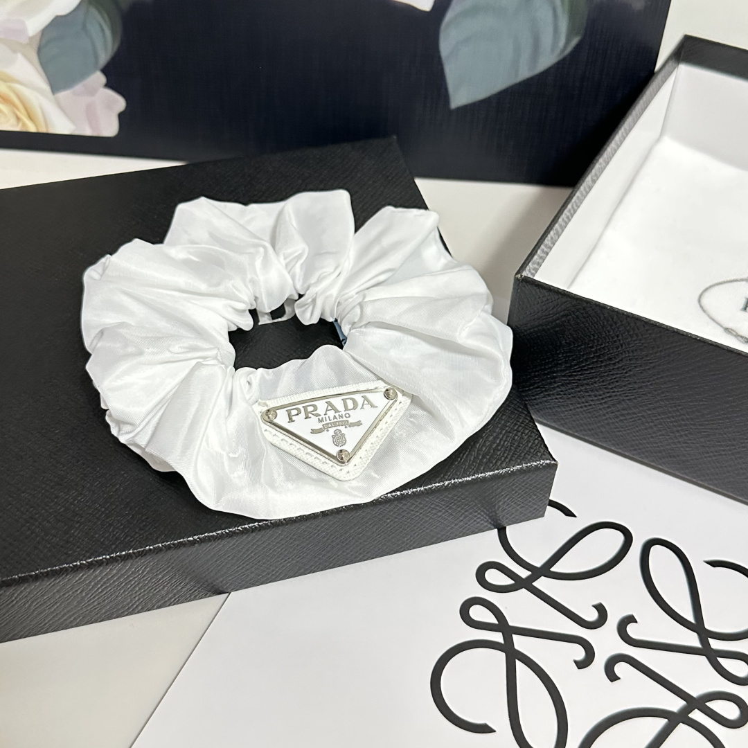 （单个）配全套包装Prada（普拉达）爆款发圈，专柜款出货一看就特别高档 超级百搭 必须自留