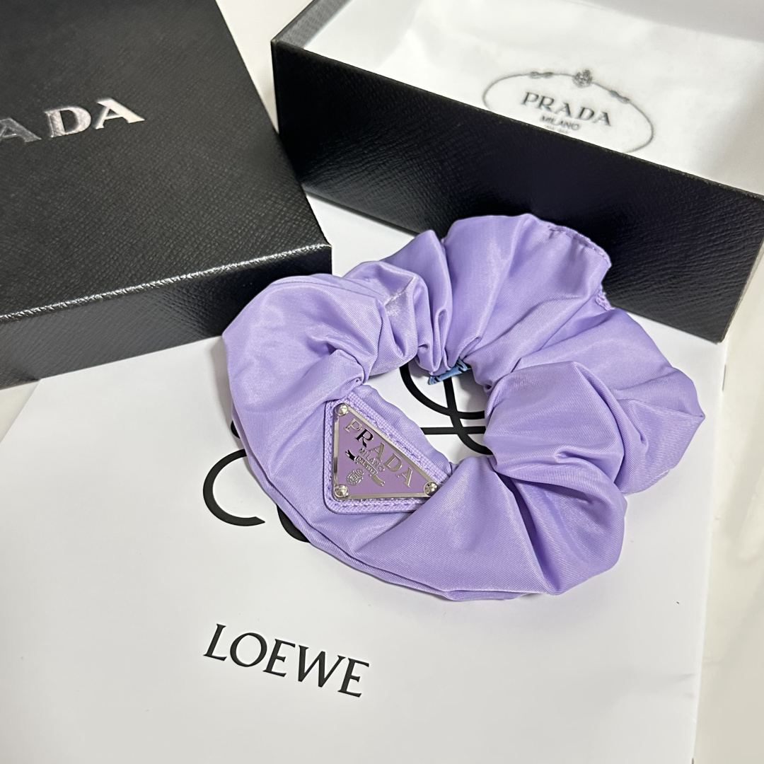 （单个）配全套包装Prada（普拉达）爆款发圈，专柜款出货一看就特别高档 超级百搭 必须自留