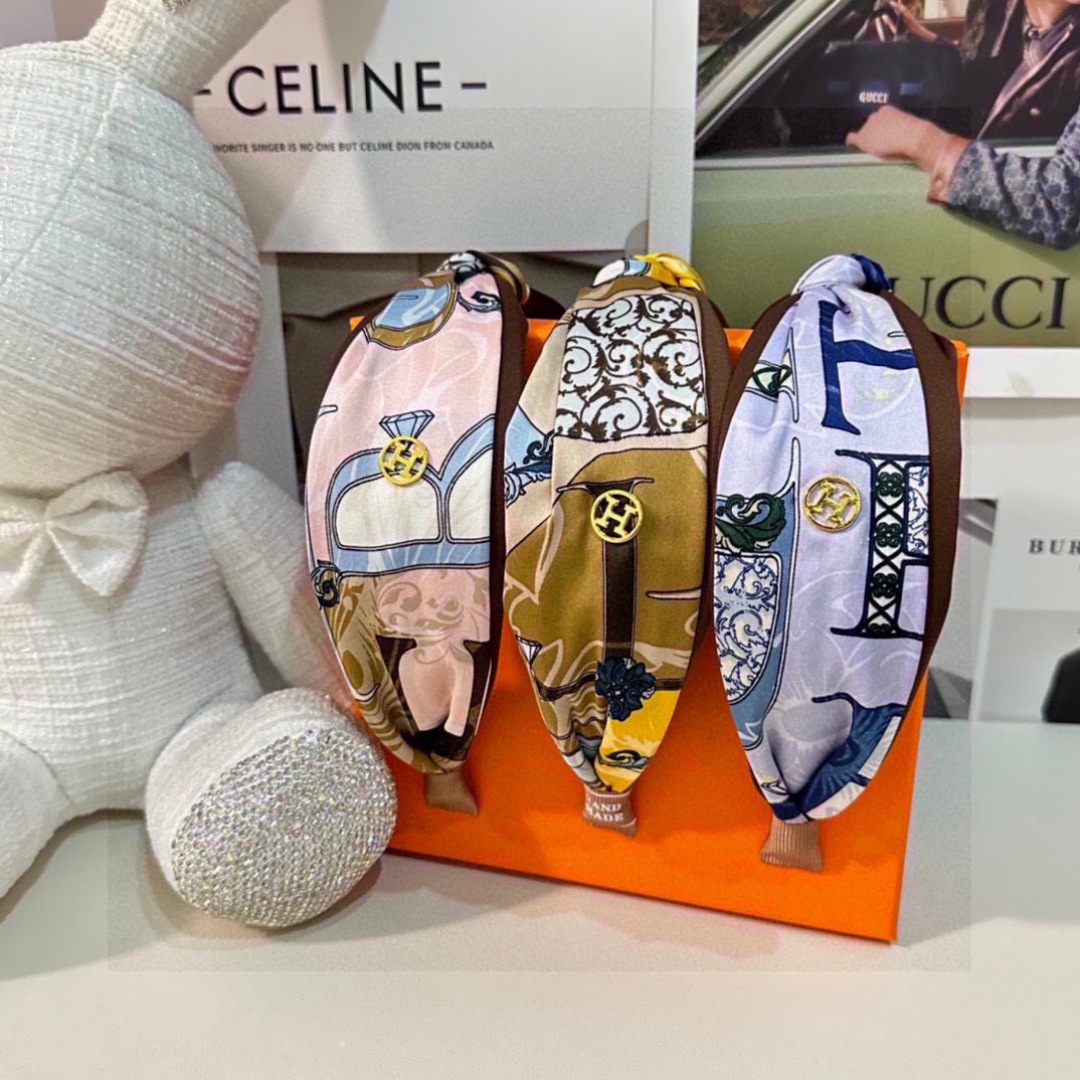 配专柜包装HERMÈS （爱马仕）最新发箍小仙女入手特殊材质 不嘞头可盐可甜～