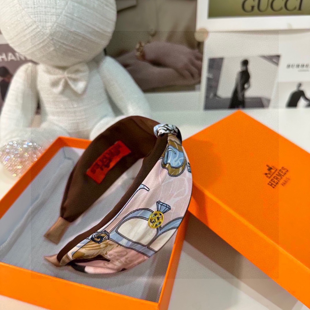配专柜包装HERMÈS （爱马仕）最新发箍小仙女入手特殊材质 不嘞头可盐可甜～