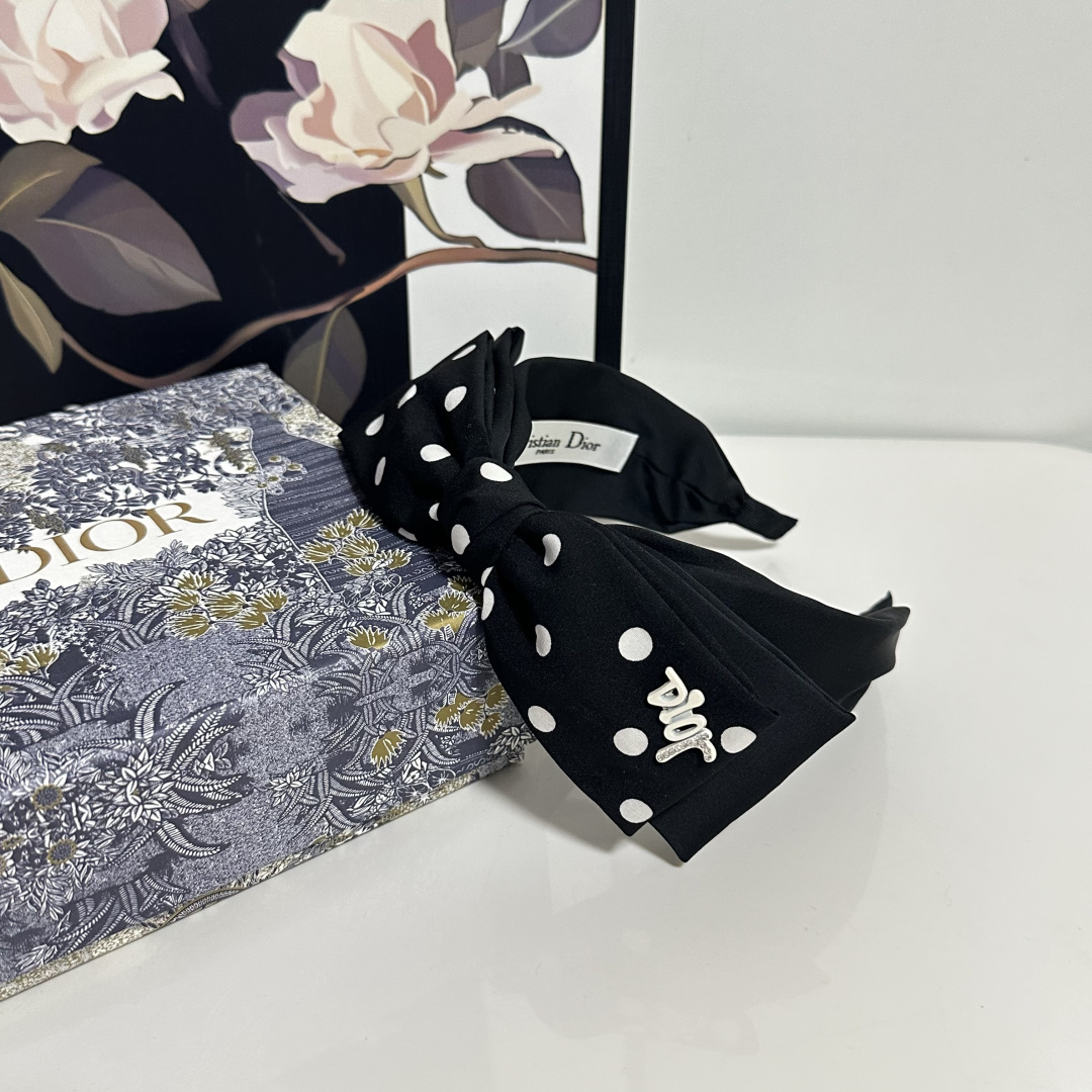 配专柜包装DIOR（迪奥）最新发箍#信我！人手必备的单品 这件必须买洋气神仙颜值💕💫小仙女要收了它，谁戴