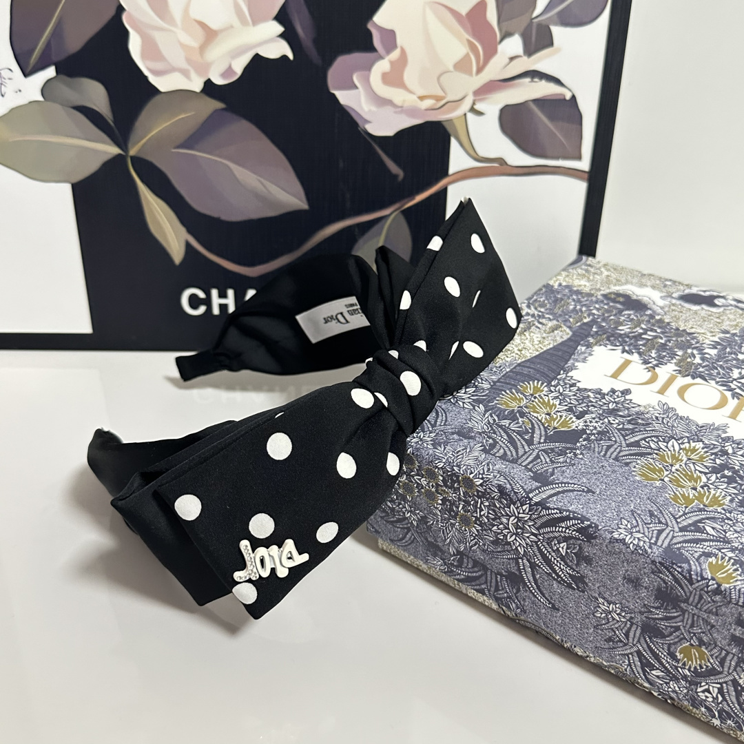 配专柜包装DIOR（迪奥）最新发箍#信我！人手必备的单品 这件必须买洋气神仙颜值💕💫小仙女要收了它，谁戴