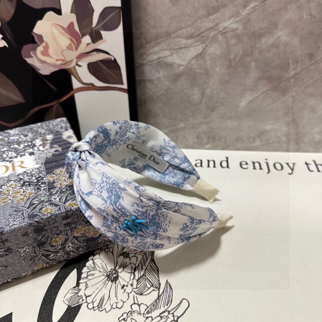 配专柜包装DIOR（迪奥）最新水墨画丛林发箍小仙女快入手特殊材质 不嘞头可盐可甜～