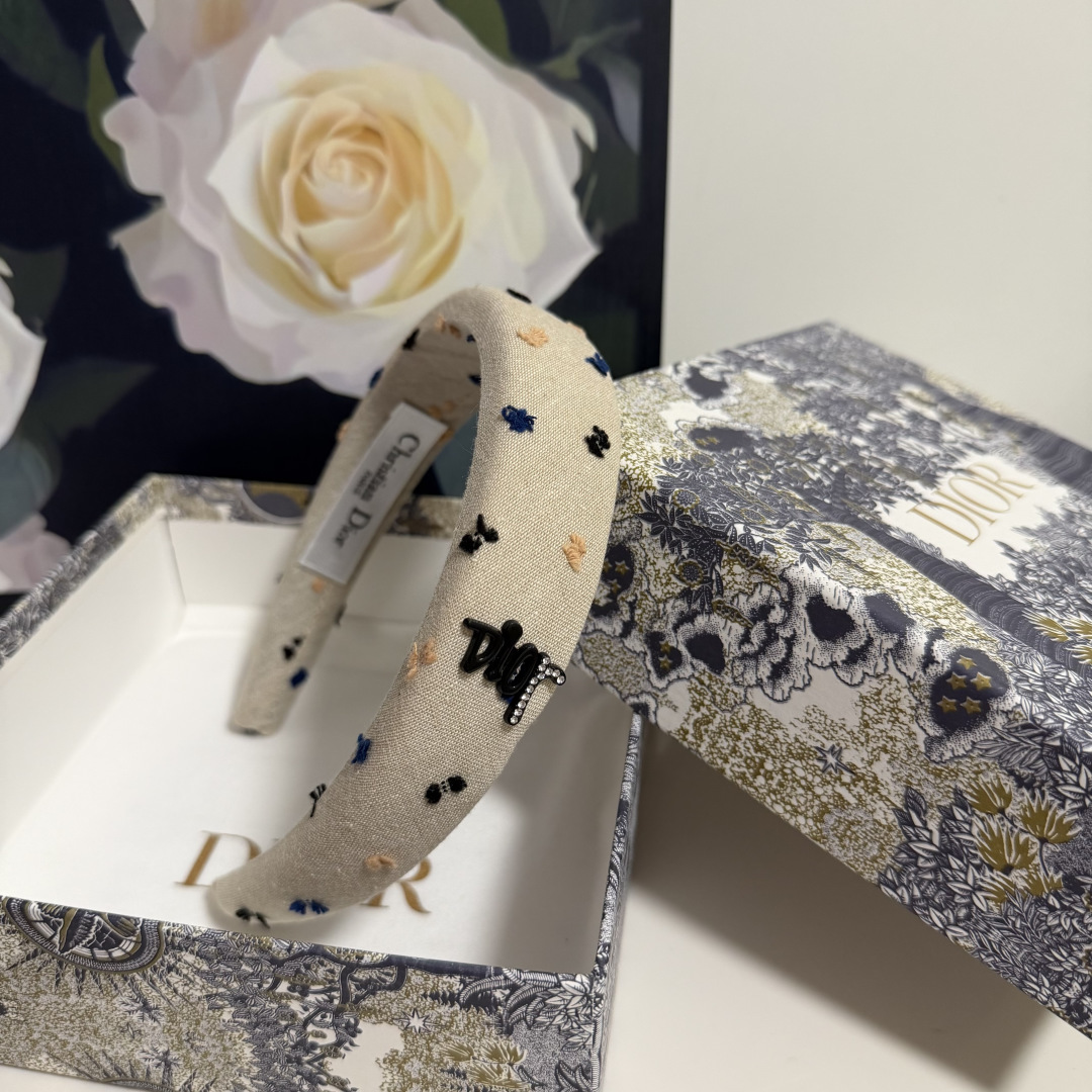 配专柜包装DIOR（迪奥）最新发箍小仙女快入手特殊材质 不嘞头可盐可甜～