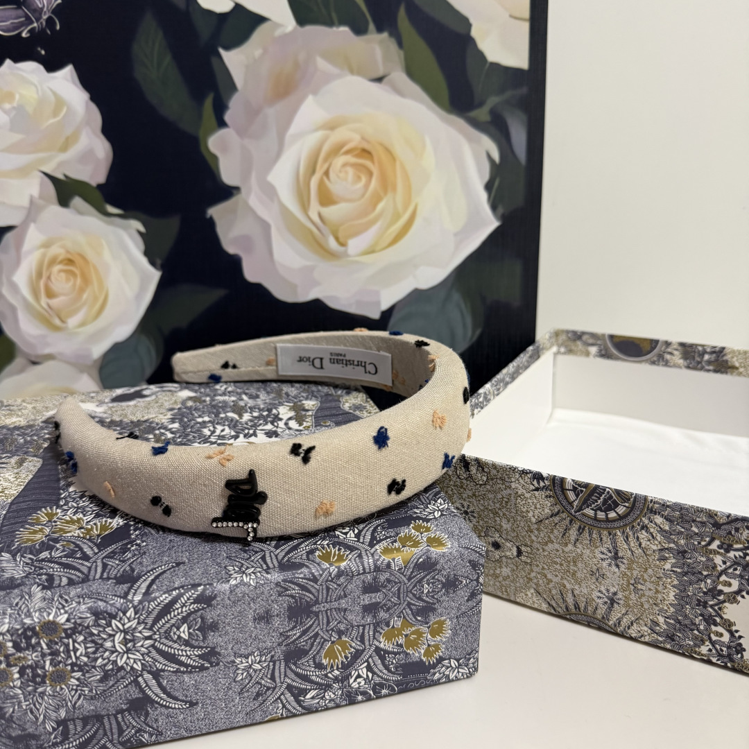 配专柜包装DIOR（迪奥）最新发箍小仙女快入手特殊材质 不嘞头可盐可甜～