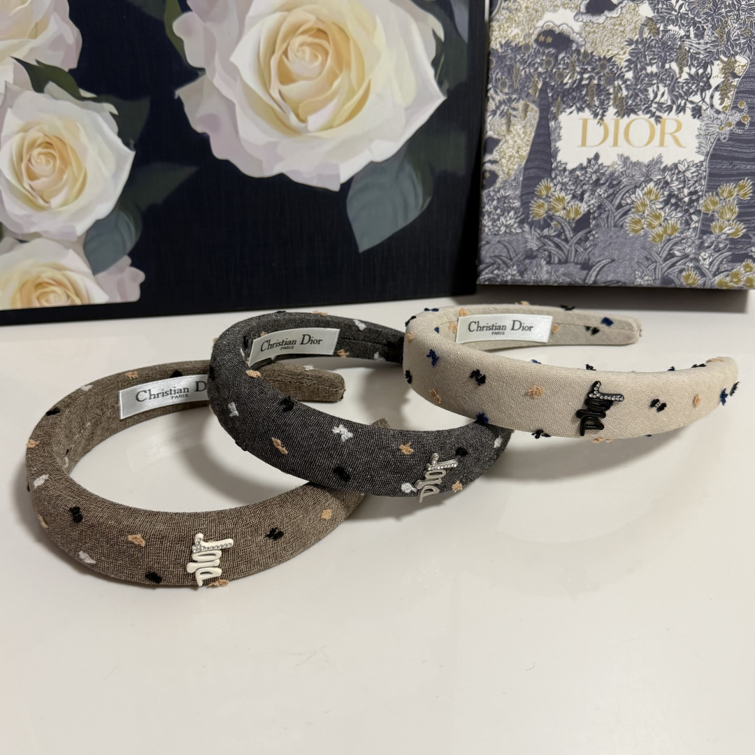 配专柜包装DIOR（迪奥）最新发箍小仙女快入手特殊材质 不嘞头可盐可甜～