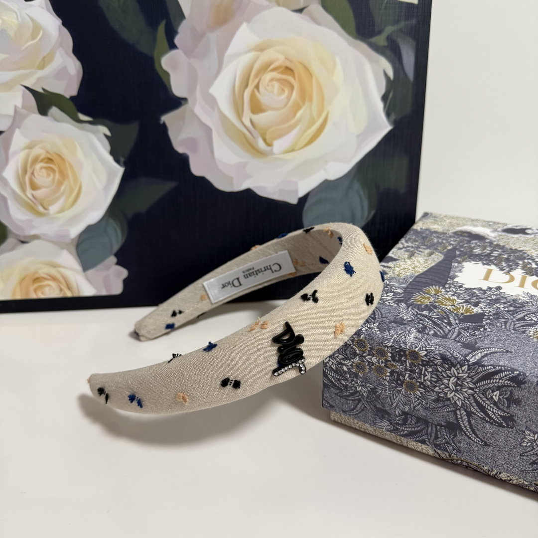 配专柜包装DIOR（迪奥）最新发箍小仙女快入手特殊材质 不嘞头可盐可甜～