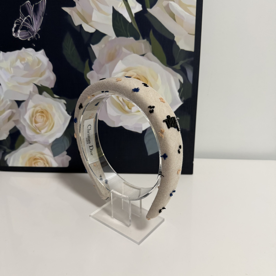 配专柜包装DIOR（迪奥）最新发箍小仙女快入手特殊材质 不嘞头可盐可甜～