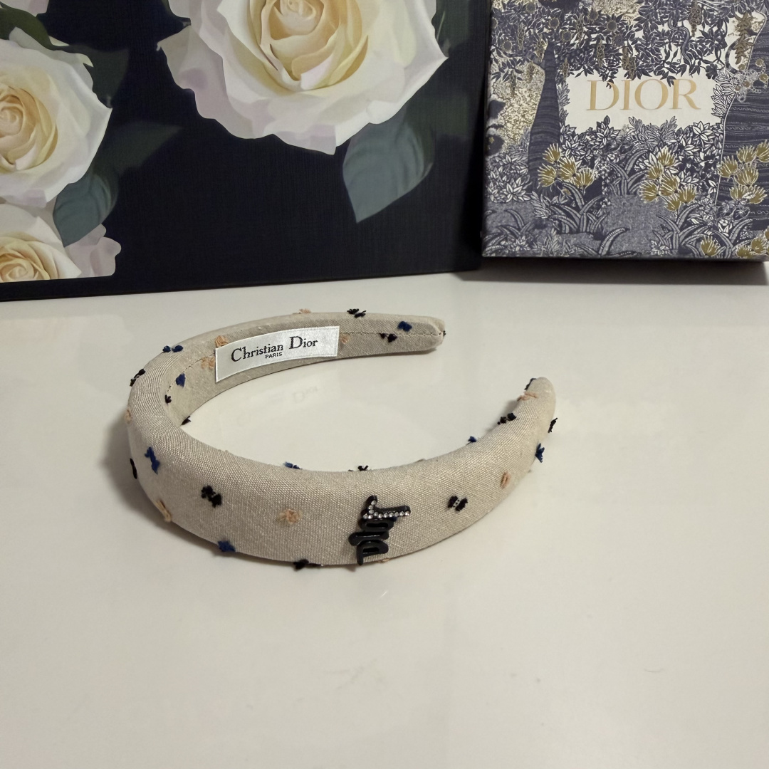 配专柜包装DIOR（迪奥）最新发箍小仙女快入手特殊材质 不嘞头可盐可甜～