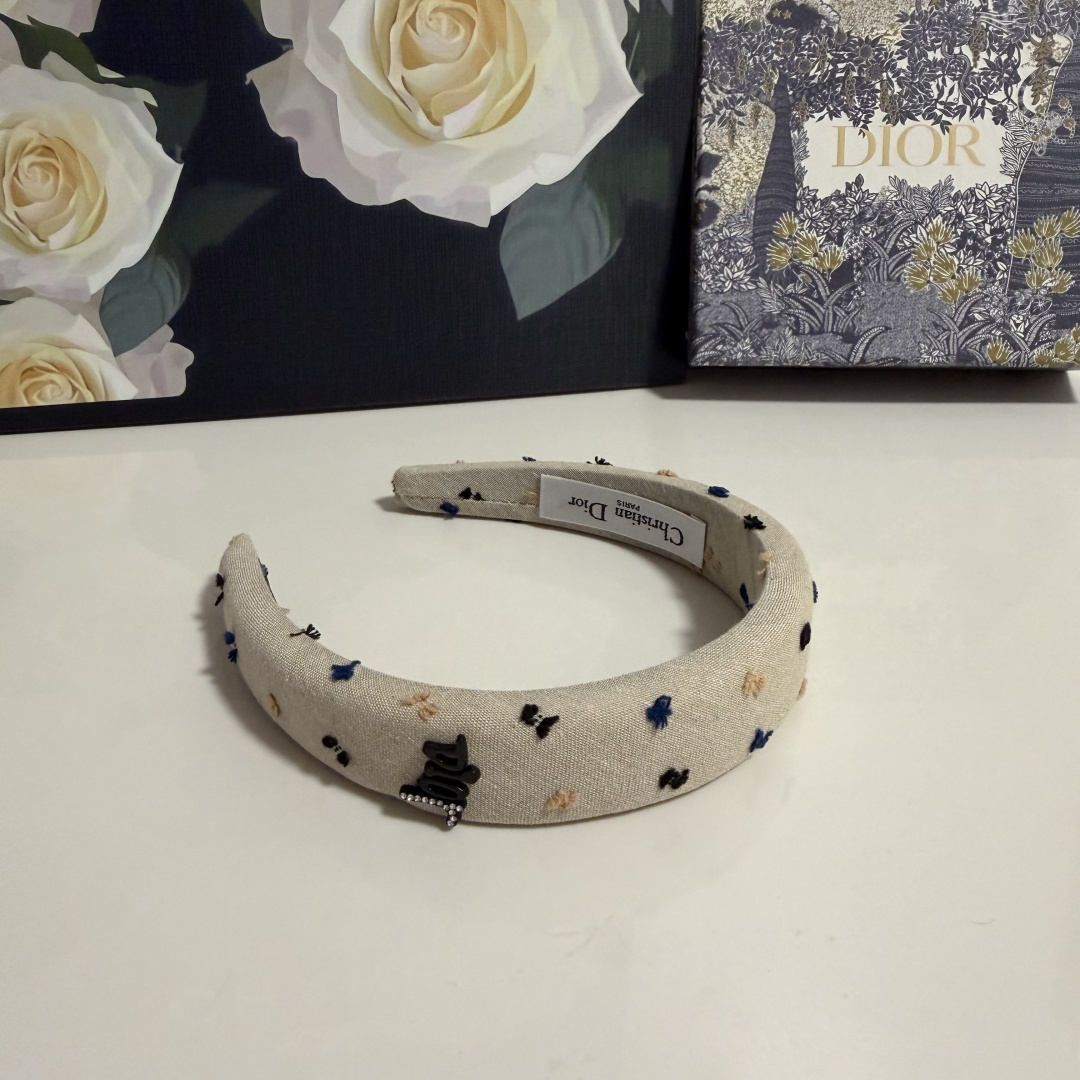 配专柜包装DIOR（迪奥）最新发箍小仙女快入手特殊材质 不嘞头可盐可甜～