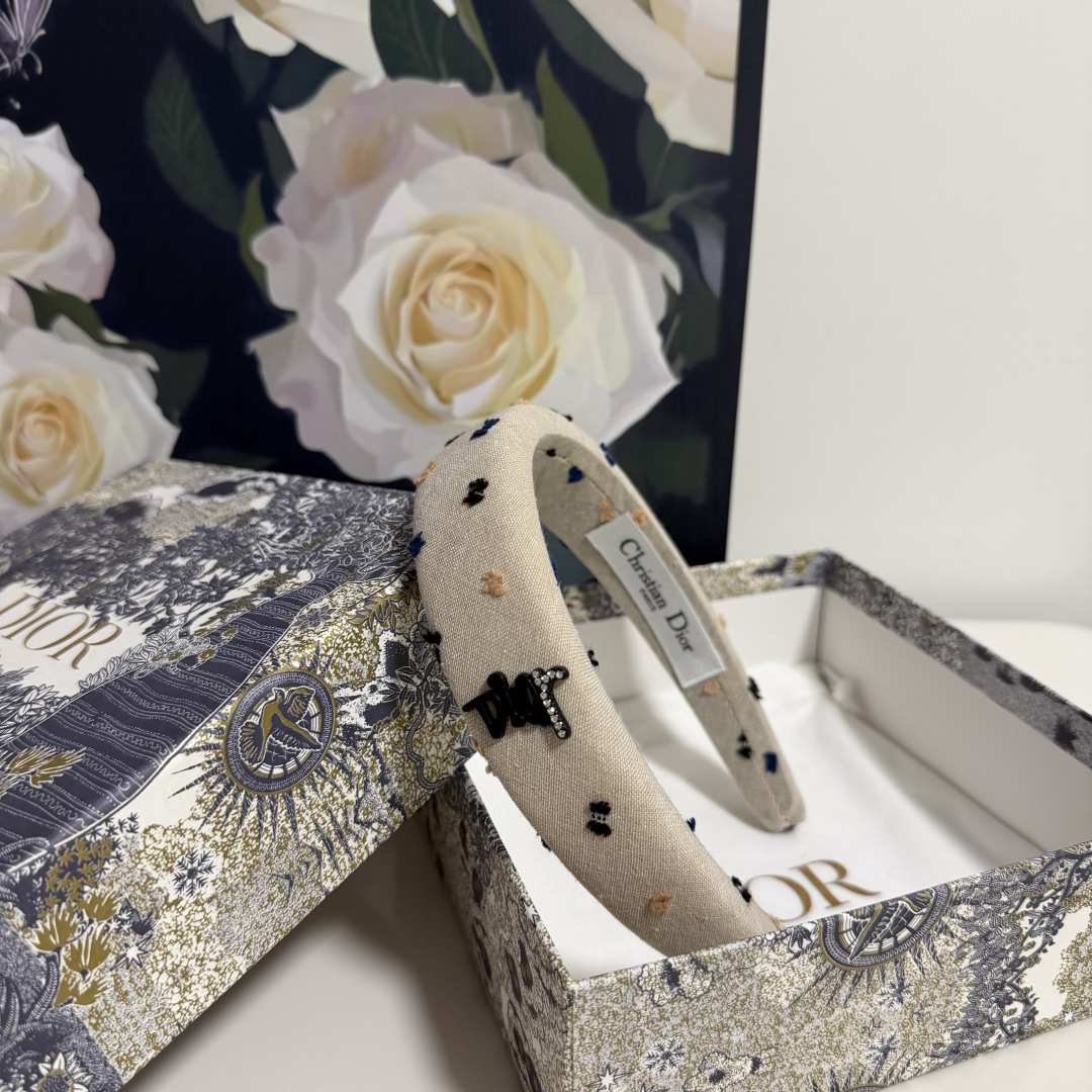 配专柜包装DIOR（迪奥）最新发箍小仙女快入手特殊材质 不嘞头可盐可甜～