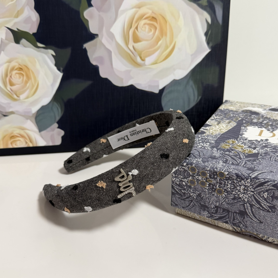 配专柜包装DIOR（迪奥）最新发箍小仙女快入手特殊材质 不嘞头可盐可甜～