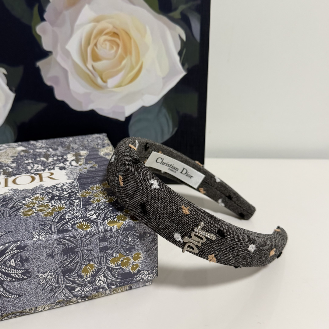 配专柜包装DIOR（迪奥）最新发箍小仙女快入手特殊材质 不嘞头可盐可甜～