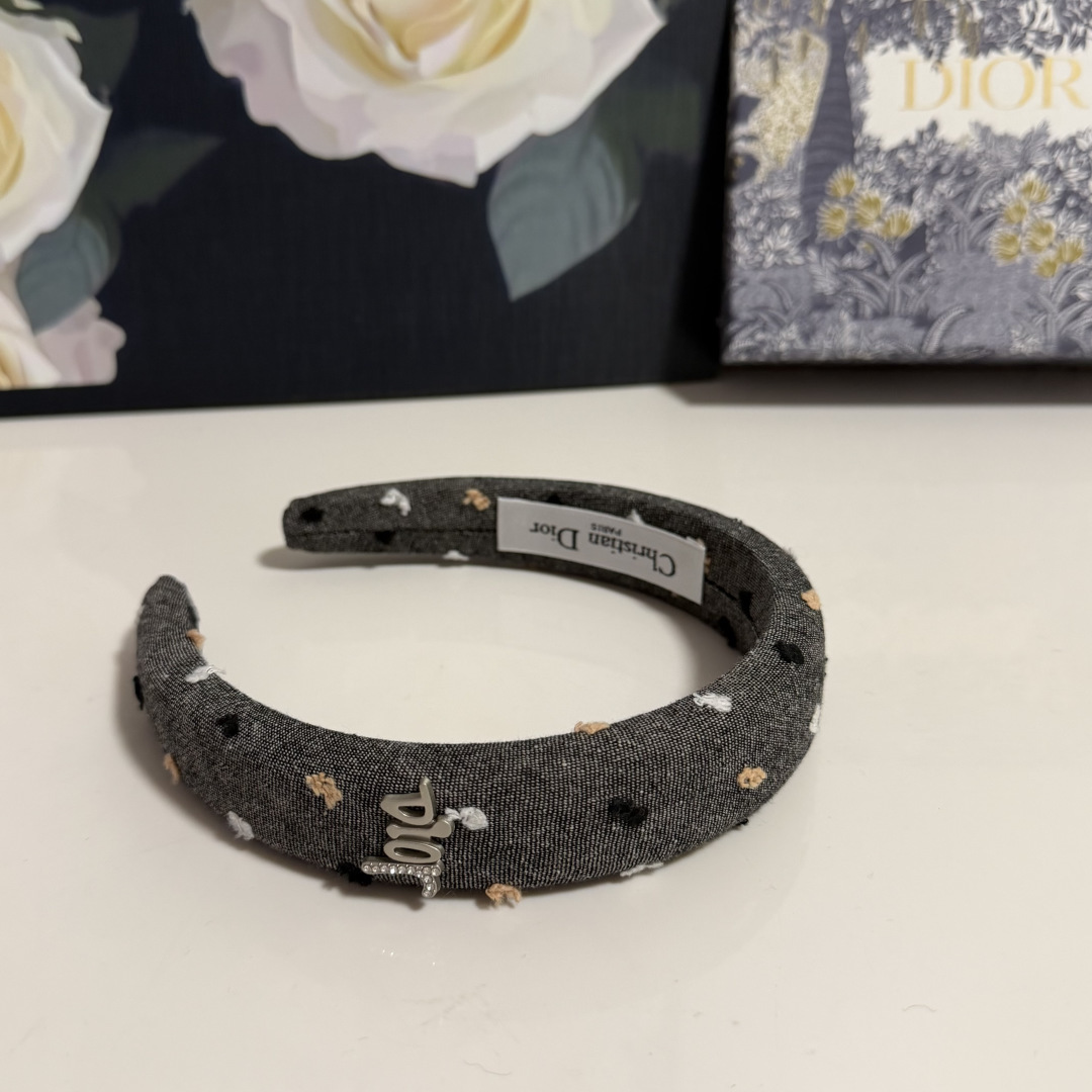 配专柜包装DIOR（迪奥）最新发箍小仙女快入手特殊材质 不嘞头可盐可甜～