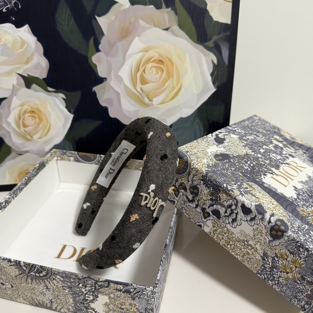 配专柜包装DIOR（迪奥）最新发箍小仙女快入手特殊材质 不嘞头可盐可甜～