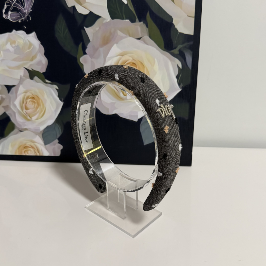 配专柜包装DIOR（迪奥）最新发箍小仙女快入手特殊材质 不嘞头可盐可甜～