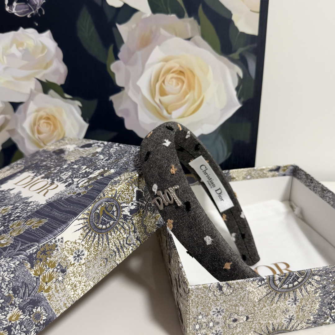 配专柜包装DIOR（迪奥）最新发箍小仙女快入手特殊材质 不嘞头可盐可甜～