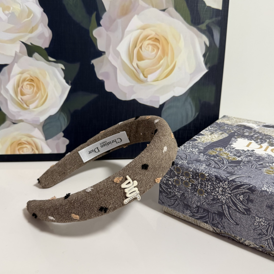 配专柜包装DIOR（迪奥）最新发箍小仙女快入手特殊材质 不嘞头可盐可甜～